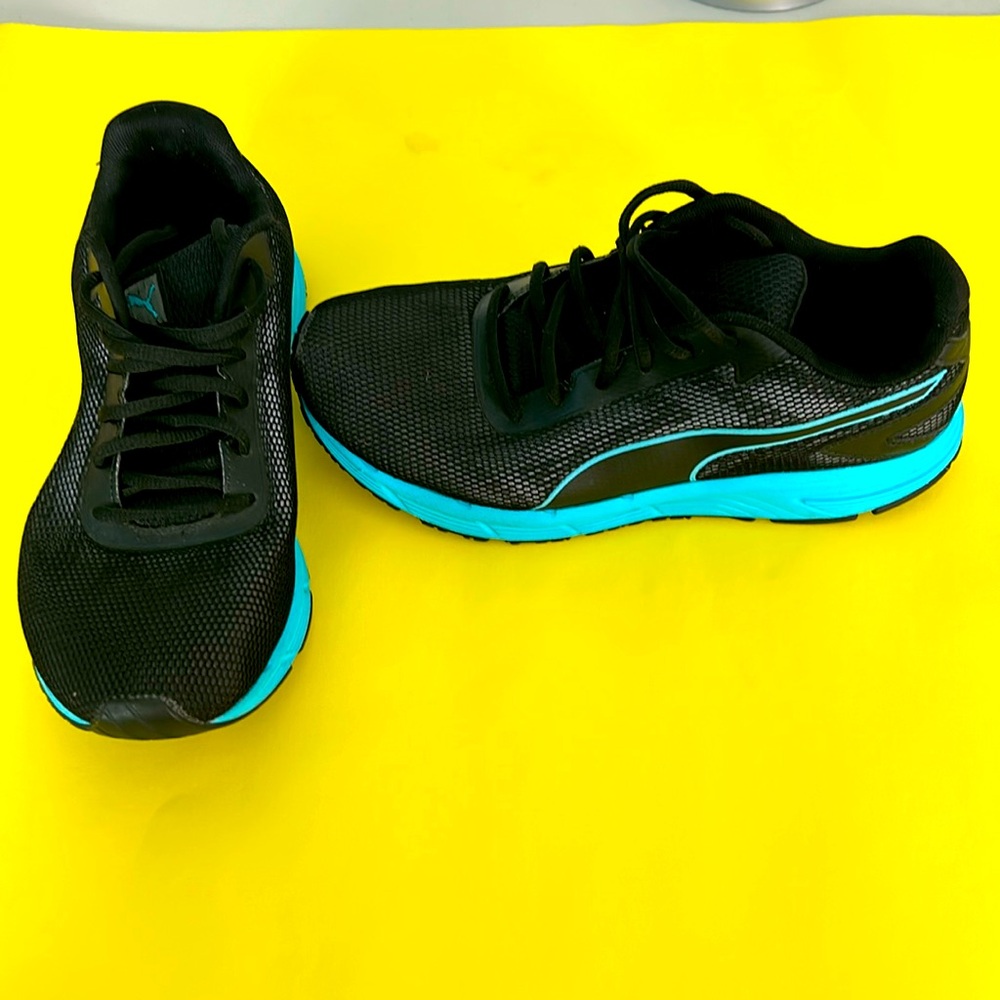 Women’s Puma 9.5